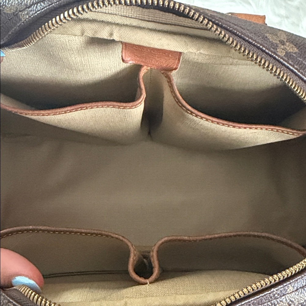 Authentic Louis Vuitton Deauville - Picture 3 of 8